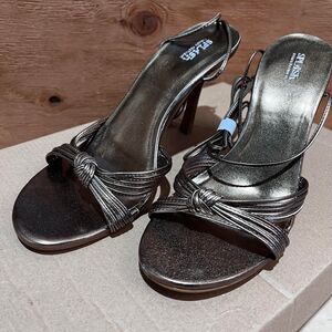 Splash Women's Silver and Gold Footwear